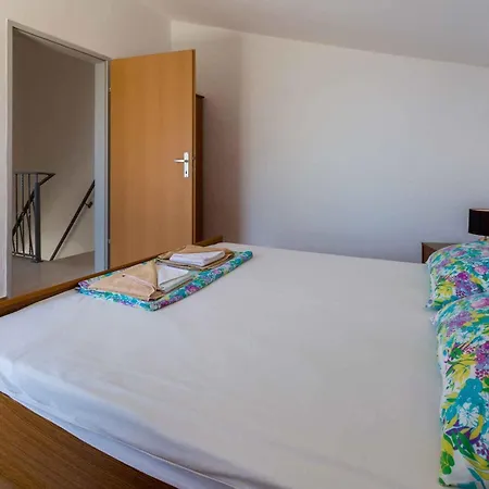 One-bedroom Near Sea 9 アパート