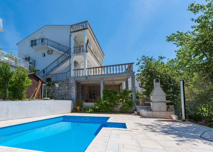 One-bedroom Near Sea 9 *