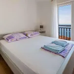 Lägenhet One-bedroom Near Sea 9 *